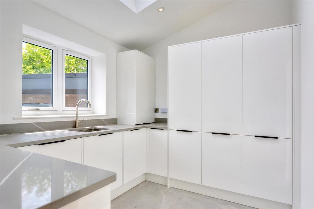 Utility Room 1.jpeg
