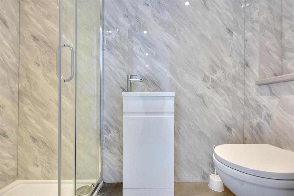 Garden Room Shower.jpeg