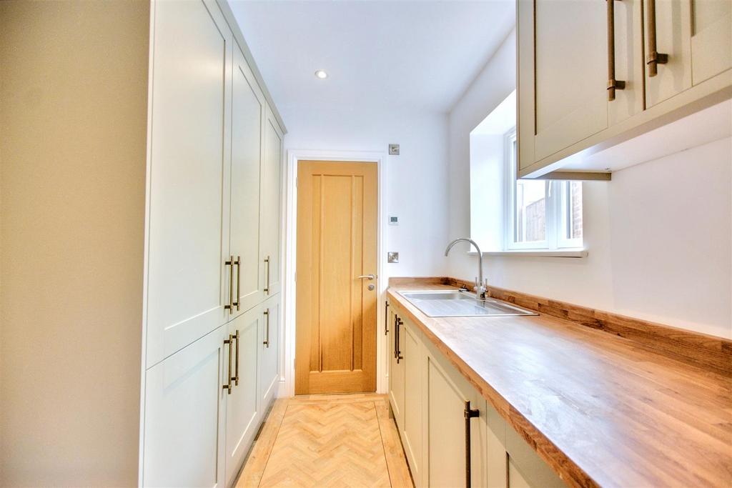 Utility Room 1.jpeg