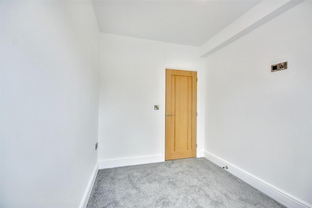 Bedroom 4 2.jpeg