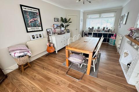 2 bedroom bungalow for sale, Shapland Avenue, Bournemouth, BH11