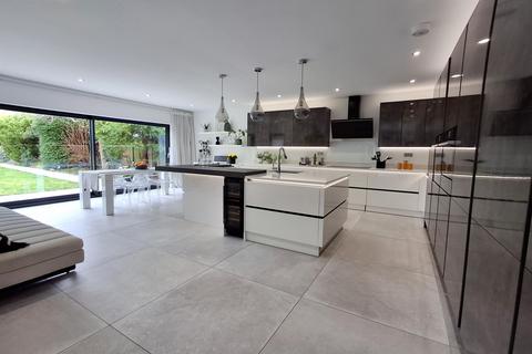3 bedroom flat for sale, Bournemouth