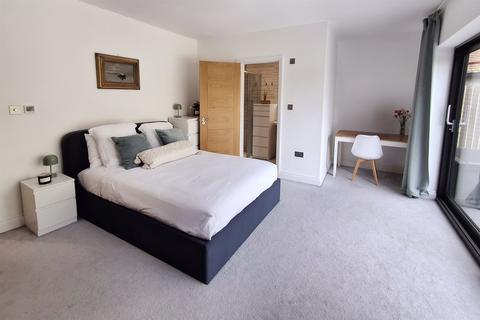 3 bedroom flat for sale, Bournemouth