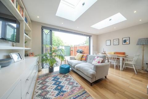 1 bedroom flat for sale, Westway, Raynes Park, London, SW20