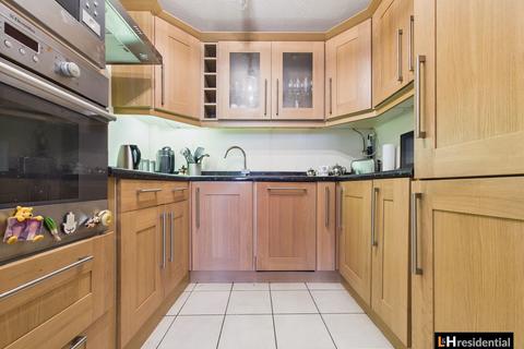 1 bedroom flat for sale, Furzehill Road, Borehamwood WD6