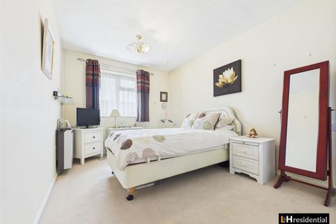 1 bedroom flat for sale, Furzehill Road, Borehamwood WD6