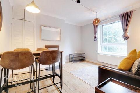 3 bedroom flat for sale, Bow Road, London