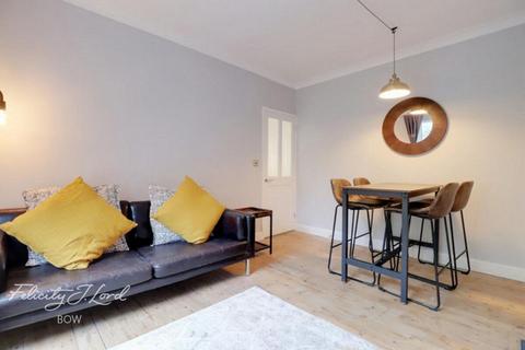 3 bedroom flat for sale, Bow Road, London