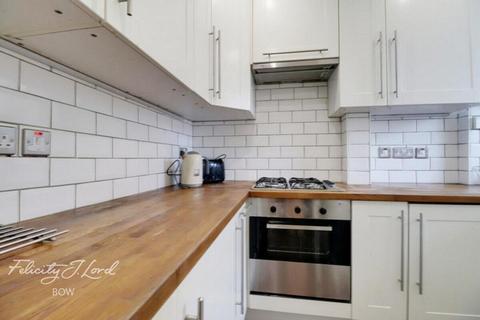 3 bedroom flat for sale, Bow Road, London
