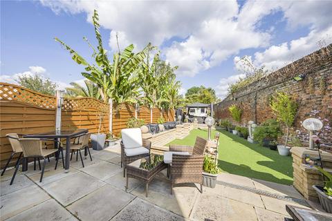 4 bedroom semi-detached house for sale, Twickenham Road, Old Isleworth
