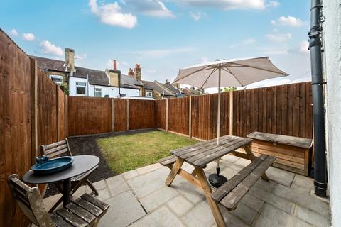 24 Ingledew Road, London, SE18 1AW