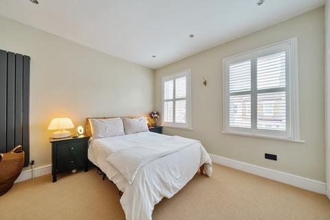 24 Ingledew Road, London, SE18 1AW