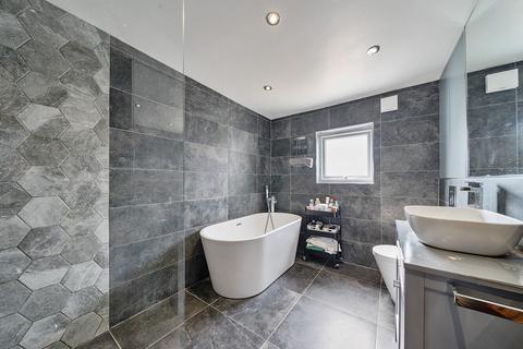 24 Ingledew Road, London, SE18 1AW