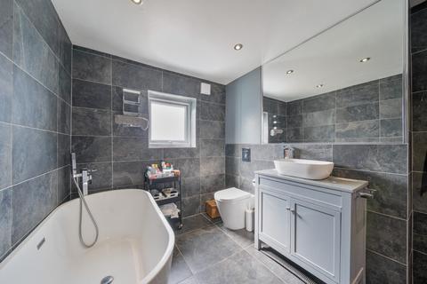 24 Ingledew Road, London, SE18 1AW