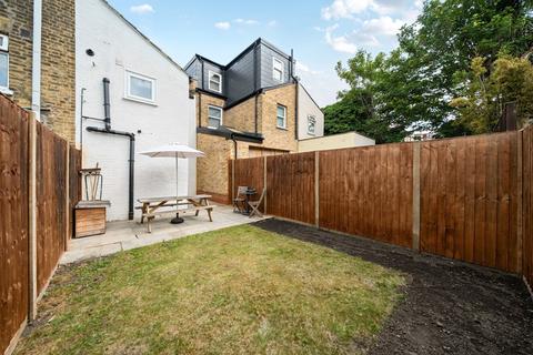 24 Ingledew Road, London, SE18 1AW