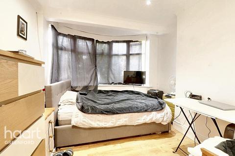 undefined, Barmouth Avenue, Greenford