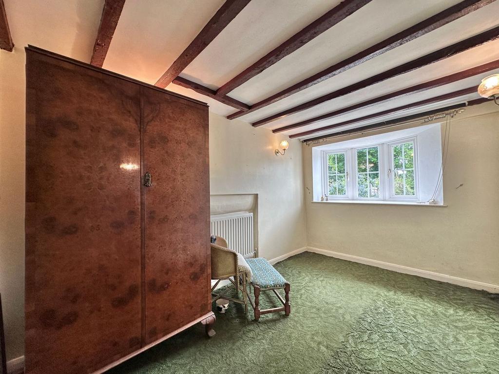Walk-in wardrobe