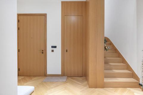 2 bedroom apartment for sale, Kensington Road, London, W8