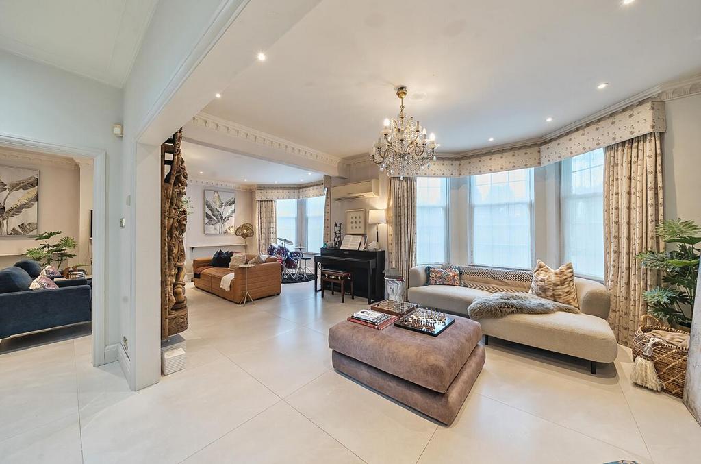 Davidson Frost-Wellings, DFW, Uxbridge Road, Recep
