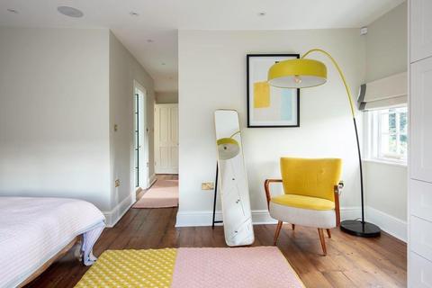 Oakdene Woodside Grange Road, London, N12 8SP