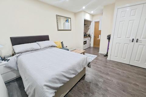 Studio to rent, Etwall Road, Hall Green, Birmingham B28 0LF