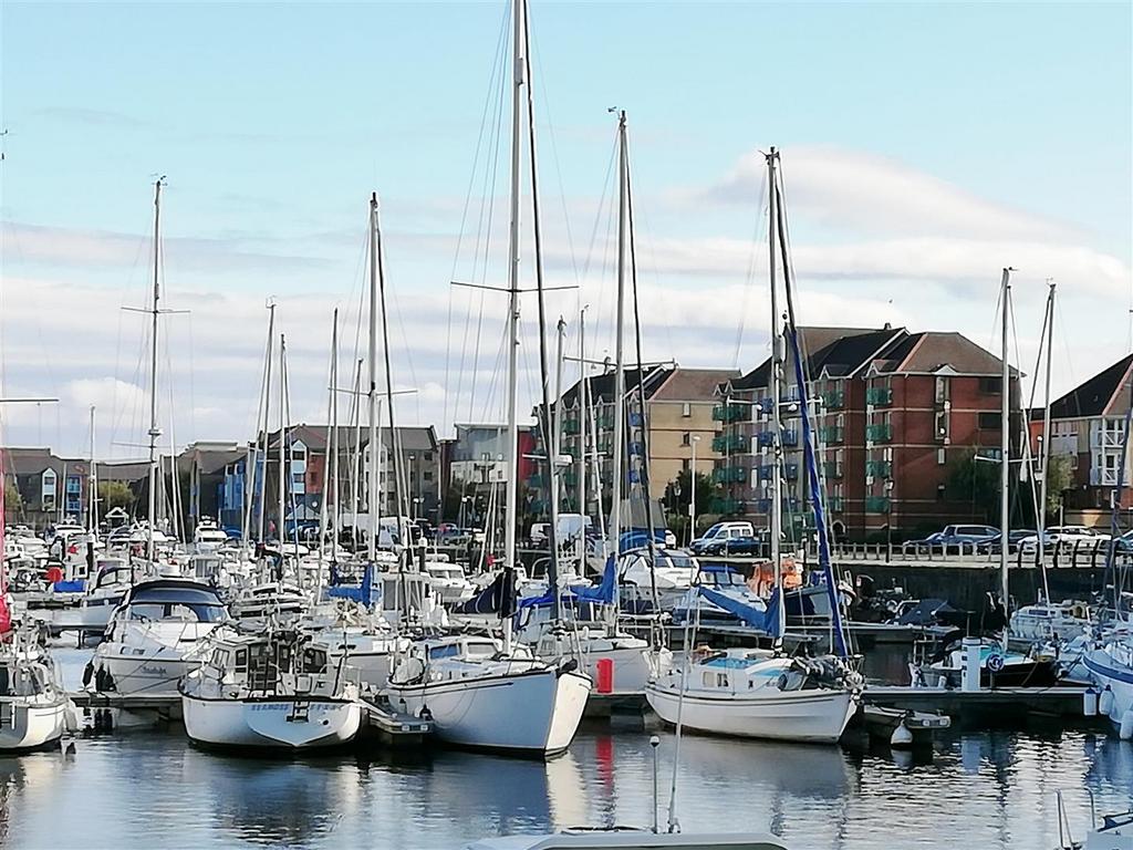 Boats towards abbottsford.jpg