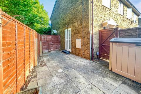 9 Warton Green, Luton, LU2 9TX