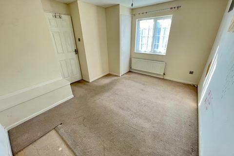 9 Warton Green, Luton, LU2 9TX