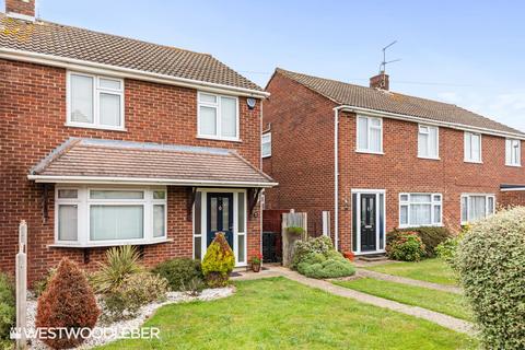 18 Marshcroft Drive, Cheshunt, Waltham Cross, EN8 8XA