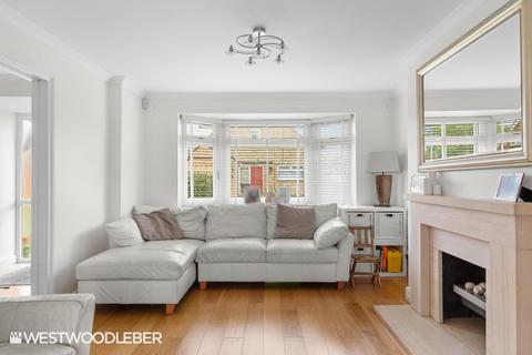 18 Marshcroft Drive, Cheshunt, Waltham Cross, EN8 8XA