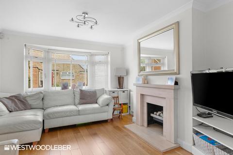 18 Marshcroft Drive, Cheshunt, Waltham Cross, EN8 8XA