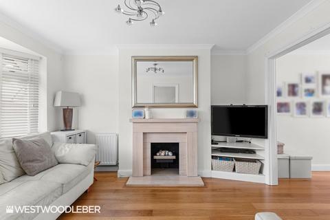 18 Marshcroft Drive, Cheshunt, Waltham Cross, EN8 8XA