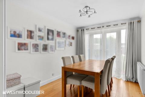 18 Marshcroft Drive, Cheshunt, Waltham Cross, EN8 8XA