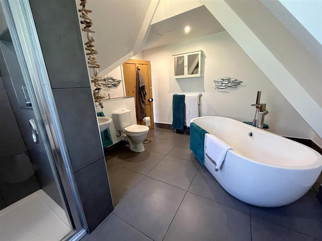 Bathroom.JPG