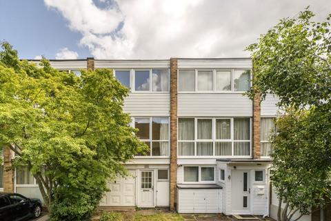 Fairlawns, East Twickenham TW1