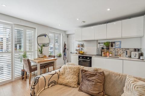 1 bedroom flat for sale, Park Road, Bushey, WD23