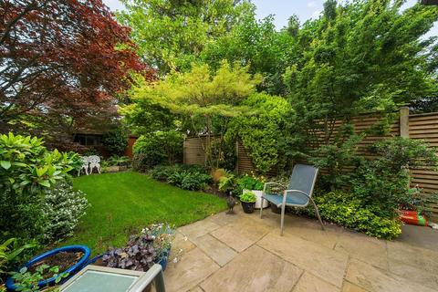 2 bedroom semi-detached house for sale, Crockford Park Road, Addlestone, KT15
