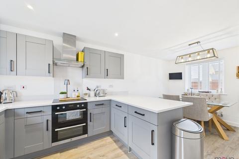 18 Ruby Avenue, Bishops Cleeve, Cheltenham, GL52 7ZN