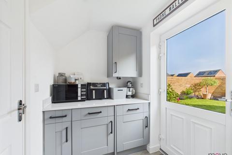 18 Ruby Avenue, Bishops Cleeve, Cheltenham, GL52 7ZN