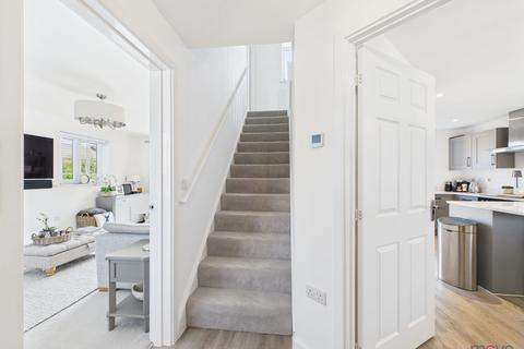18 Ruby Avenue, Bishops Cleeve, Cheltenham, GL52 7ZN
