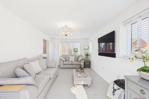 18 Ruby Avenue, Bishops Cleeve, Cheltenham, GL52 7ZN