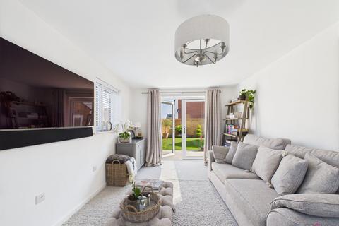 18 Ruby Avenue, Bishops Cleeve, Cheltenham, GL52 7ZN