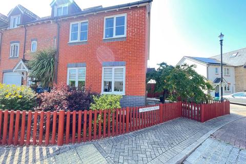 3 bedroom end of terrace house for sale