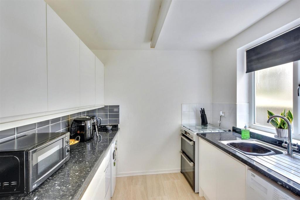 Kitchen 2.jpeg