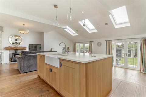5 bedroom semi-detached house for sale, Kings Road, Bramhope