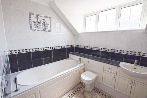3 bedroom chalet for sale, Fairview Avenue, Wigmore
