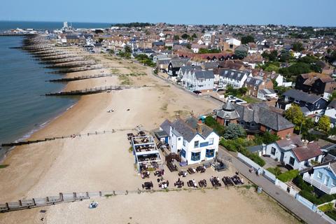 4 bedroom detached house for sale, Island Wall, Whitstable CT5