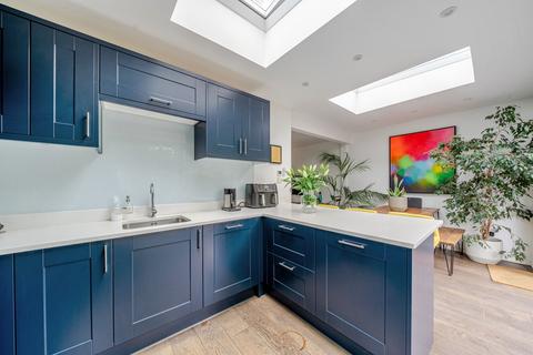 28 Rayners Road, London, SW15 2AZ