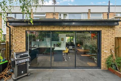 28 Rayners Road, London, SW15 2AZ