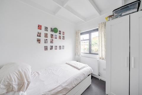 28 Rayners Road, London, SW15 2AZ